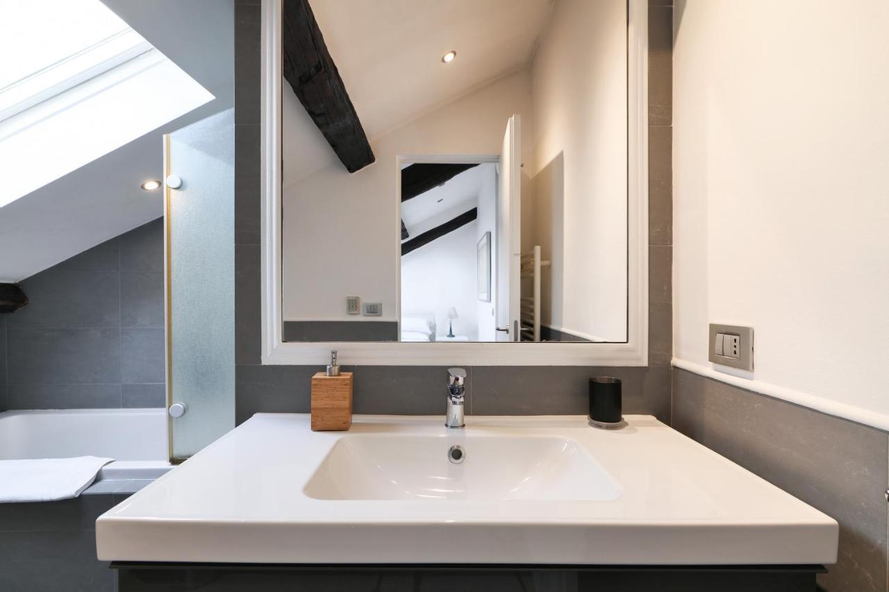 Elegant P.Venezia Attic Apartamento Milão Exterior foto